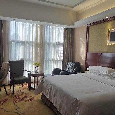 Vienna Hotel Chaozhou Plaza מראה חיצוני תמונה