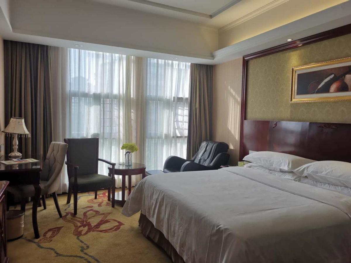 Vienna Hotel Chaozhou Plaza מראה חיצוני תמונה