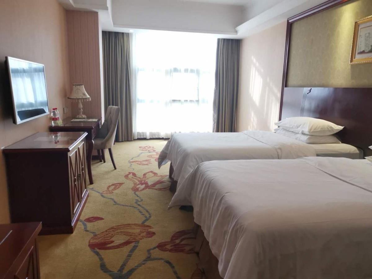 Vienna Hotel Chaozhou Plaza מראה חיצוני תמונה